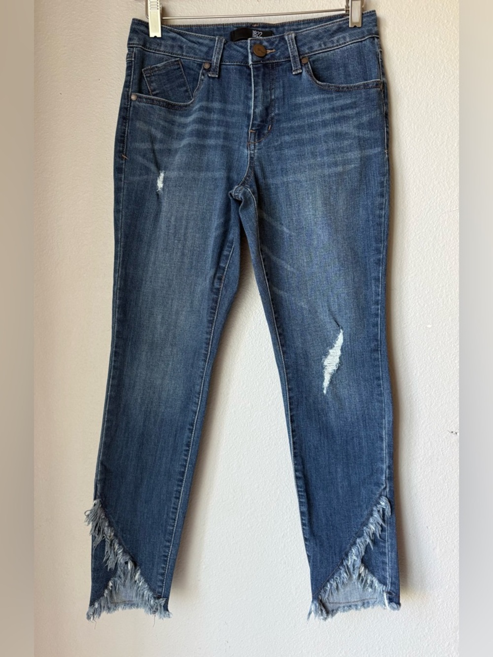 1822 Denim Blue Cropped Jeans Womens Size 4 Frayed Hem Slightly Distressed